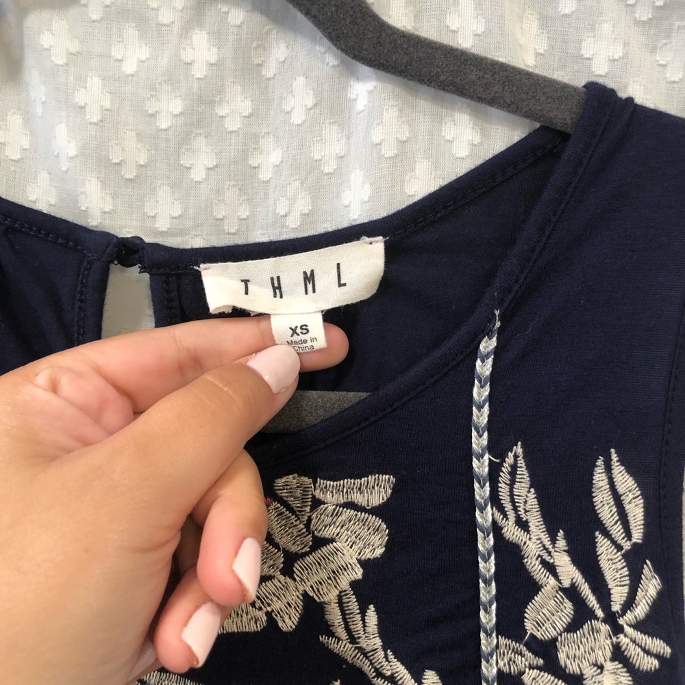 THML • navy floral embroidered peplum tank XS - Picture 2 of 5